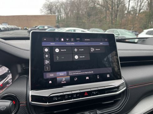 Used 2025 Jeep Compass Trailhawk image 20