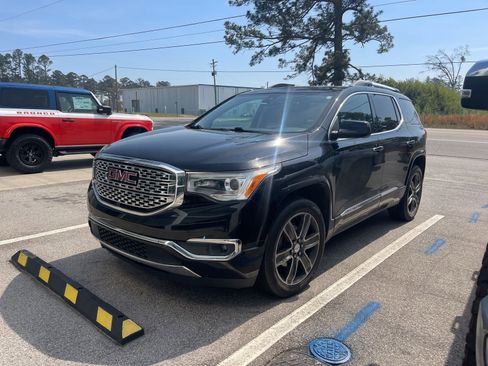 Used 2017 GMC Acadia Denali w/ Technology Package image 2