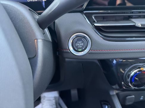 Used 2025 Chevrolet TrailBlazer RS w/ Driver Confidence Package image 17