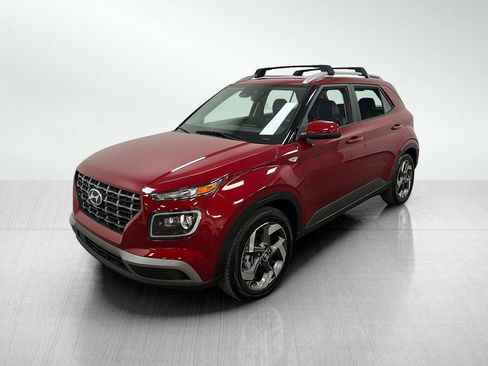 Used 2025 Hyundai Venue Limited image 2