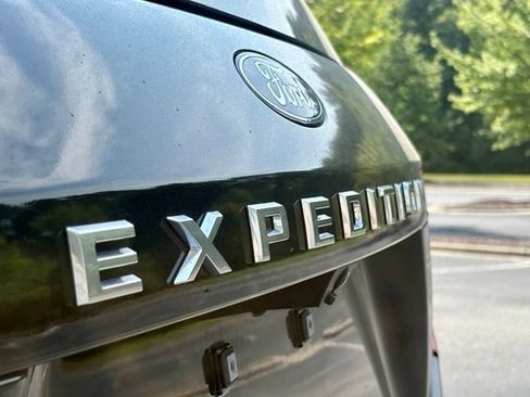 Used 2026 Ford Expedition Platinum w/ Platinum Ultimate Package AWD/4WD image 16