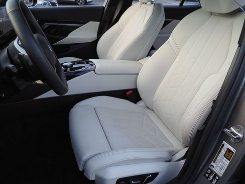 Used 2024 BMW 530i xDrive 530i xDrive w/ Convenience Package image 25