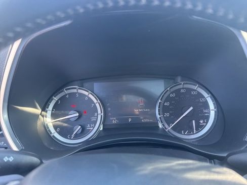 Used 2022 Toyota Highlander XLE image 28