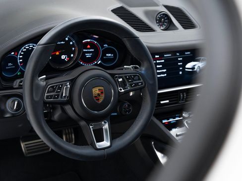 Used 2023 Porsche Cayenne Turbo image 20