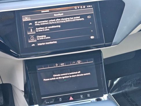 Used 2023 Audi e-tron Premium Plus w/ Premium Plus Package image 11