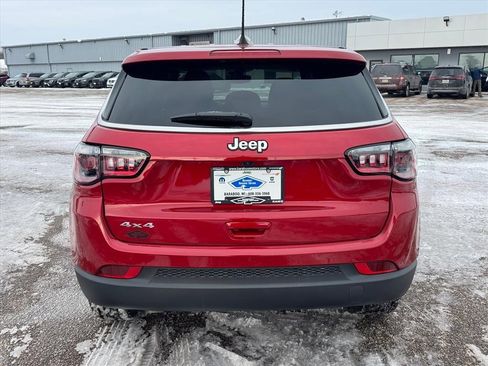 Used 2025 Jeep Compass Sport image 3