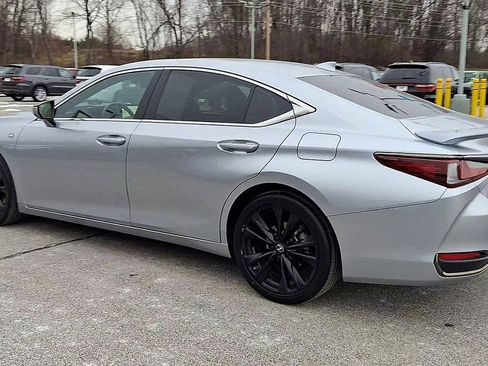Used 2023 Lexus ES 300h F Sport image 6