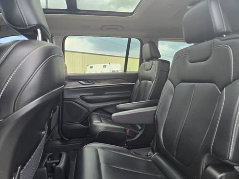 Used 2023 Jeep Grand Cherokee L Limited AWD/4WD image 14