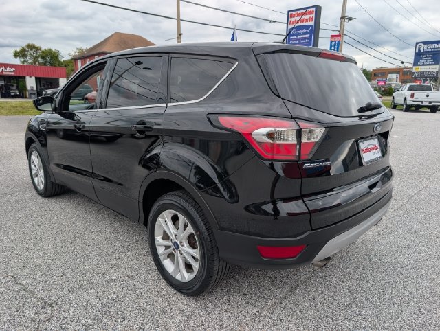 Used 2017 Ford Escape SE FWD image 3