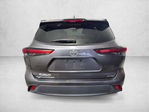 Used 2021 Toyota Highlander XLE FWD image 5