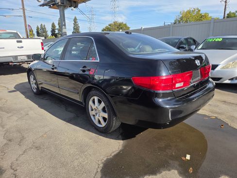 Used 2005 Honda Accord EX image 2