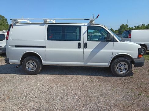 Used 2016 Chevrolet Express 2500 RWD image 4