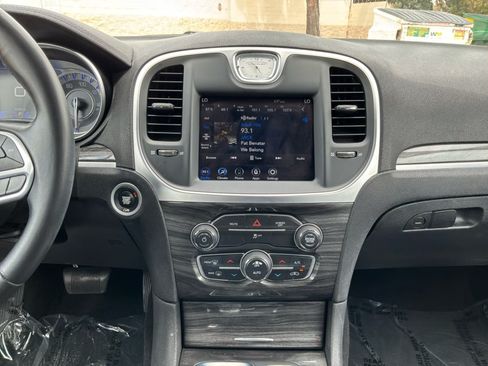 Used 2022 Chrysler 300 Touring RWD image 15