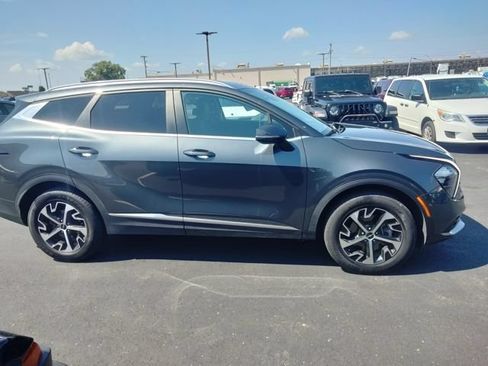 Used 2023 Kia Sportage EX AWD/4WD image 2