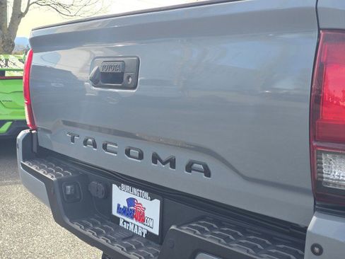 Used 2019 Toyota Tacoma TRD Off-Road image 17