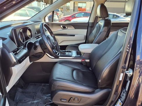 Used 2024 Kia Carnival LX image 11