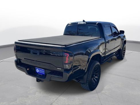 Used 2017 Toyota Tacoma TRD Sport image 5