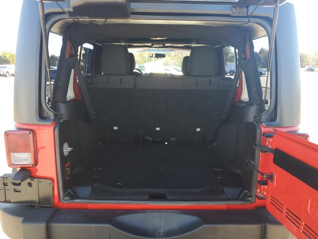 Used 2015 Jeep Wrangler Unlimited Sport w/ Connectivity Group AWD/4WD image 28