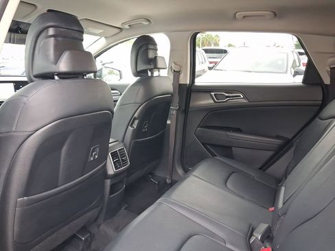 Used 2023 Kia Sportage EX AWD/4WD image 7