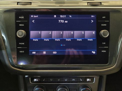 Used 2020 Volkswagen Tiguan SE w/ Panoramic Sunroof Package AWD/4WD image 25