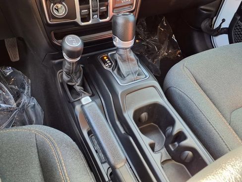 Used 2024 Jeep Wrangler Unlimited Sport AWD/4WD image 11