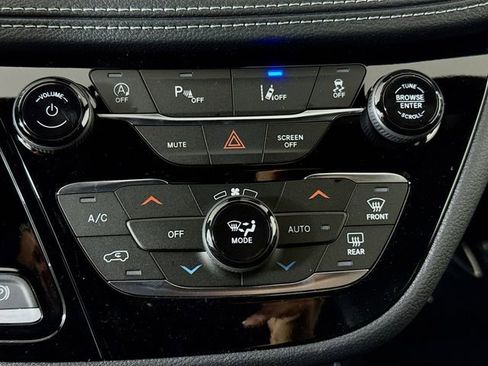 New 2026 Chrysler Pacifica Select w/ S Appearance Package image 15