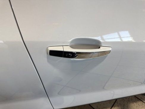 Used 2020 Buick Encore Essence image 12