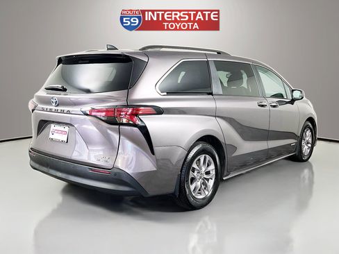 Certified 2021 Toyota Sienna XLE w/ XLE Plus Package AWD/4WD image 7