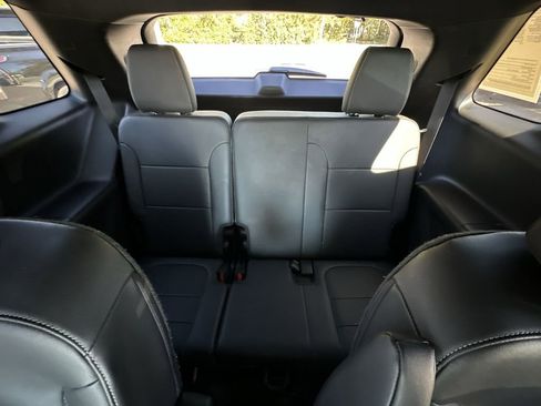 Used 2023 Chevrolet Traverse LT image 19