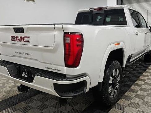 Used 2025 GMC Sierra 3500 Denali w/ Technology Package AWD/4WD image 3