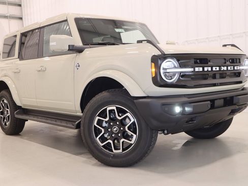 New 2025 Ford Bronco Outer Banks image 32
