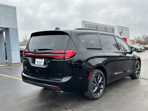 New 2026 Chrysler Pacifica Select w/ S Appearance Package AWD/4WD image 15