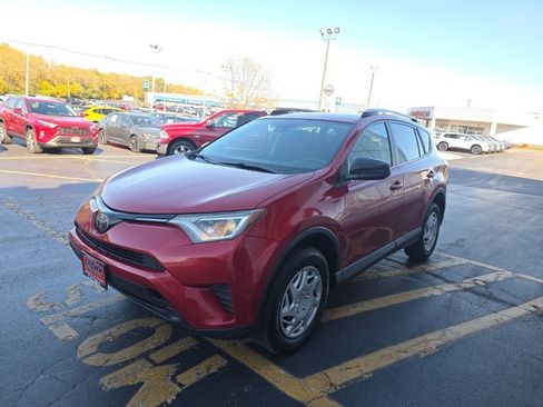 Used 2017 Toyota RAV4 LE image 9