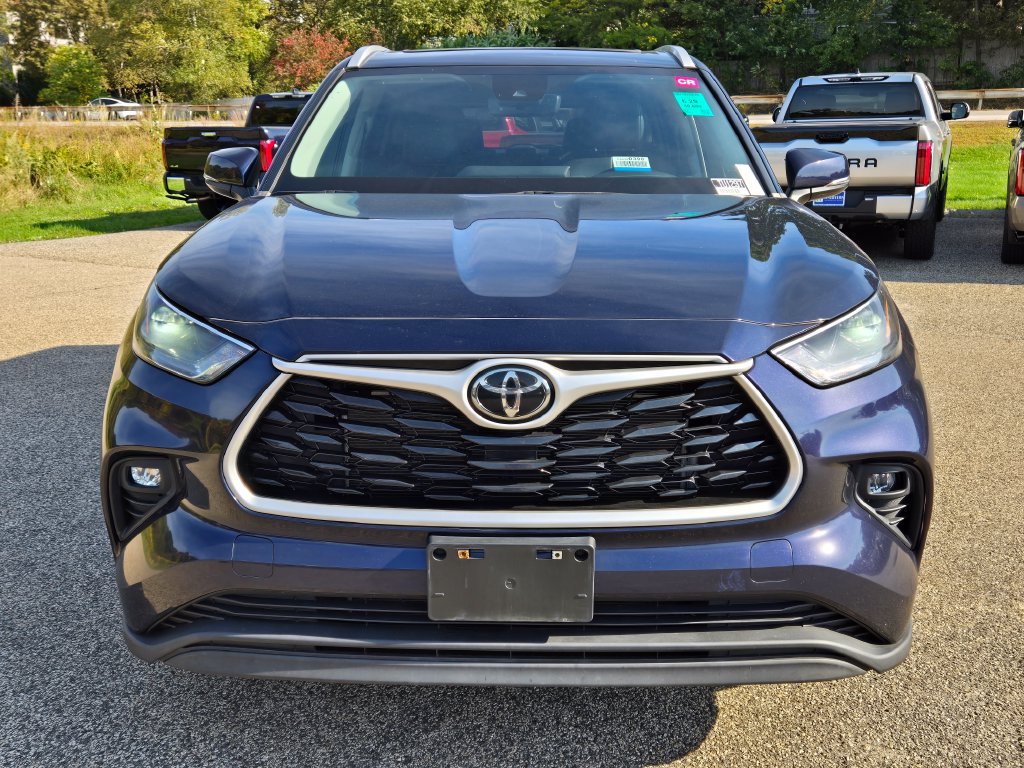 Used 2023 Toyota Highlander XLE AWD/4WD image 9
