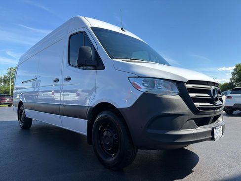Used 2024 Mercedes-Benz Sprinter 2500 image 4
