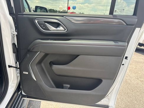 Used 2023 Chevrolet Suburban RST w/ Luxury Package AWD/4WD image 17