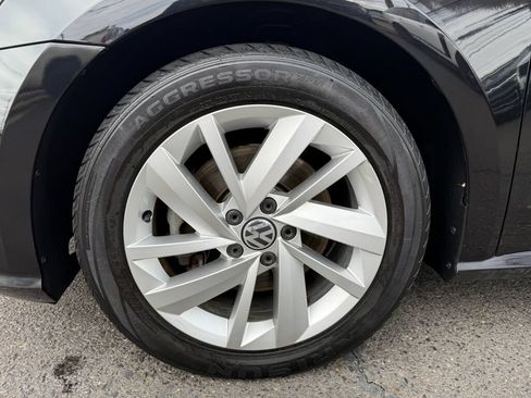 Used 2018 Volkswagen Passat 2.0T SE FWD image 33