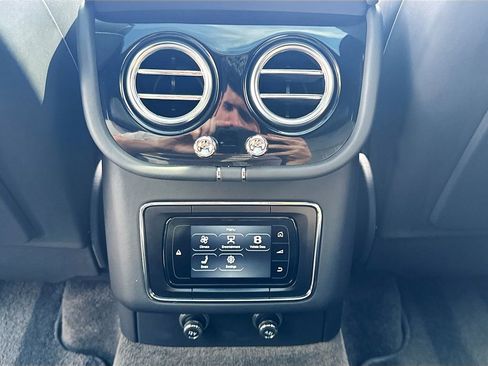 Used 2019 Bentley Bentayga AWD/4WD image 28