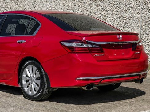 Used 2016 Honda Accord Sport image 18