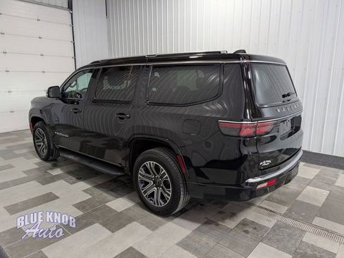Used 2025 Jeep Wagoneer 4WD image 2
