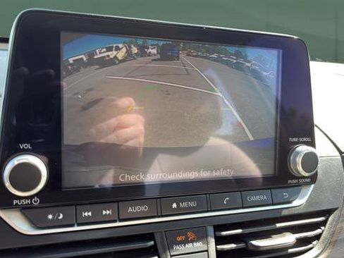 Used 2025 Nissan Altima 2.5 SV FWD image 12