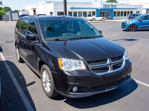 Used 2019 Dodge Grand Caravan SXT FWD image 3