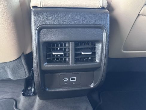 Used 2025 Cadillac XT4 Premium Luxury image 17