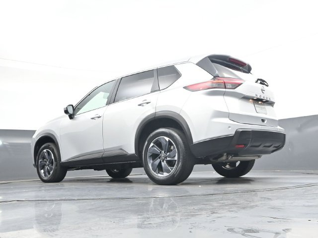 Used 2025 Nissan Rogue SV FWD image 34