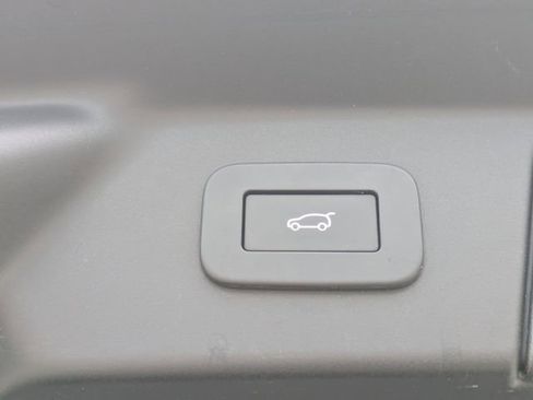 Used 2025 Land Rover Range Rover Velar Dynamic SE image 15