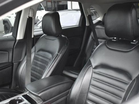 Used 2023 Ford Edge SEL image 16