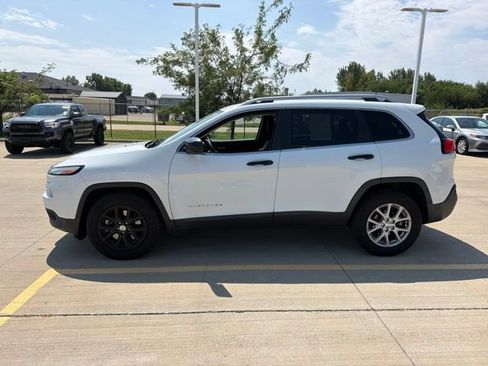 Used 2014 Jeep Cherokee Latitude FWD image 4