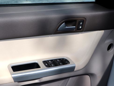 Used 2011 Volvo V50 T5 image 9