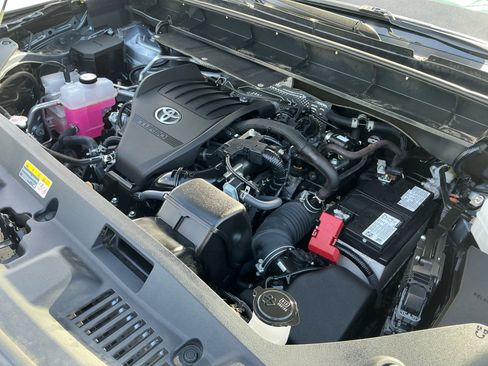 Used 2024 Toyota Highlander Platinum image 22