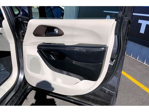 Used 2022 Chrysler Voyager LX FWD image 25